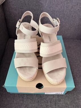 Toms Light Beige/Gray Canvas Espadrille Wedge Sandals